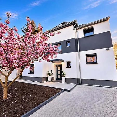 Modernes Freistehendes Haus Mit 2 Wohneinheiten, Terrasse, Garten & Carport Semesterbostad Bohlen (Saxony)