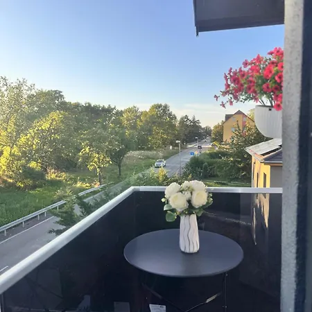 Modernes Freistehendes Haus Mit 2 Wohneinheiten, Terrasse, Garten & Carport Semesterbostad *