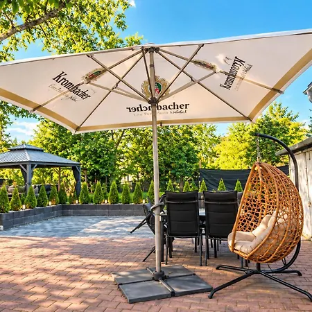 Modernes Freistehendes Haus Mit 2 Wohneinheiten, Terrasse, Garten & Carport Bohlen (Saxony)