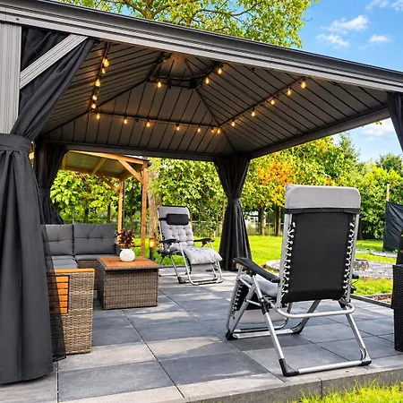 Modernes Freistehendes Haus Mit 2 Wohneinheiten, Terrasse, Garten & Carport Bohlen (Saxony)
